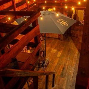 Kamazoztz And Travel Guest house